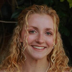 Meet your Posher, Becca